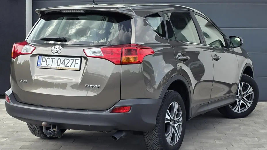 TOYOTA RAV4 -