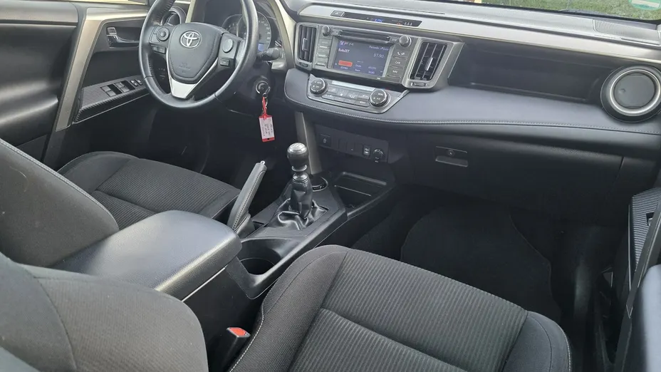 TOYOTA RAV4 -