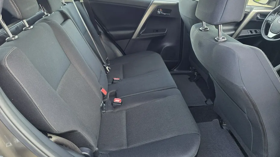 TOYOTA RAV4 -