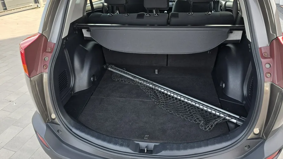 TOYOTA RAV4 -
