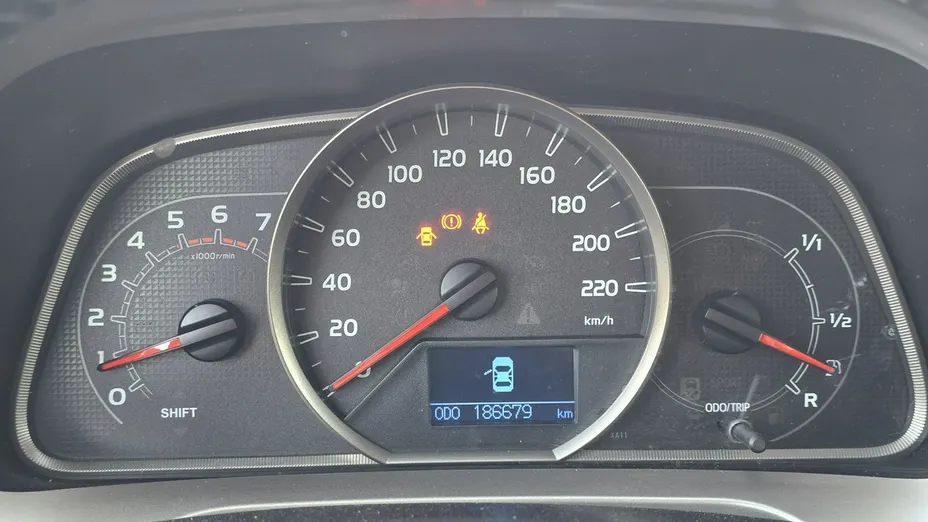 TOYOTA RAV4 -