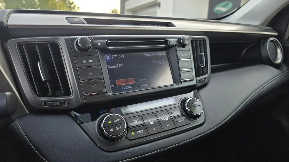 TOYOTA RAV4 -