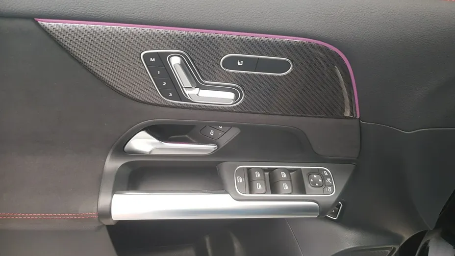 MERCEDES-BENZ GLA -