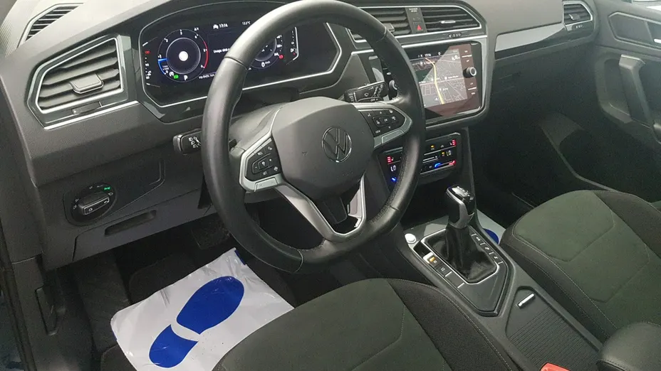 VOLKSWAGEN Tiguan -