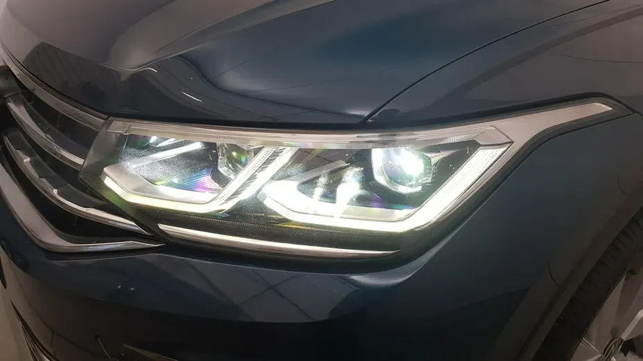 VOLKSWAGEN Tiguan -
