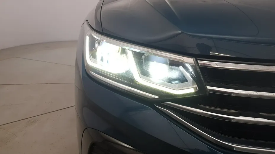 VOLKSWAGEN Tiguan -