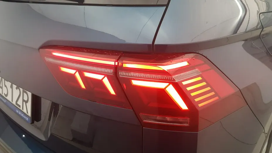 VOLKSWAGEN Tiguan -