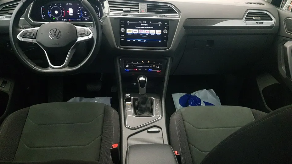 VOLKSWAGEN Tiguan -