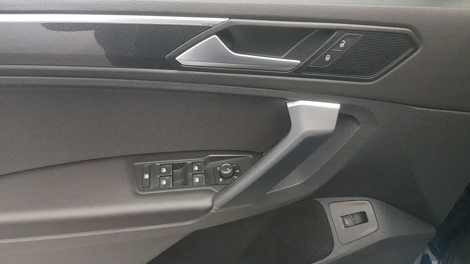 VOLKSWAGEN Tiguan -