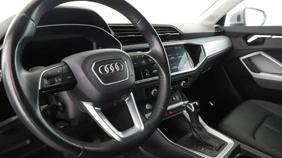 AUDI Q3 -
