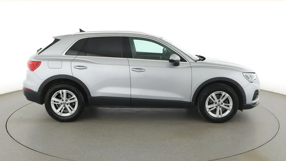 AUDI Q3 -