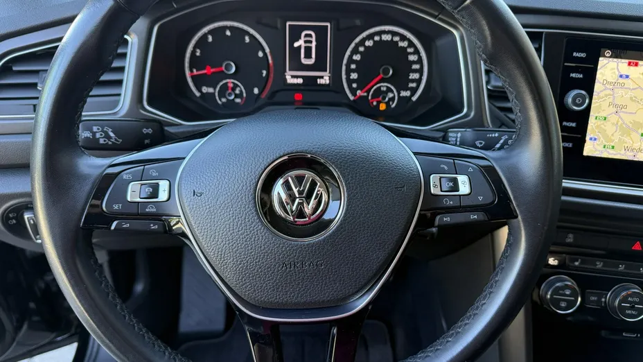 VOLKSWAGEN T-ROC -