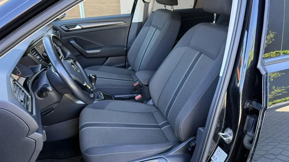 VOLKSWAGEN T-ROC -