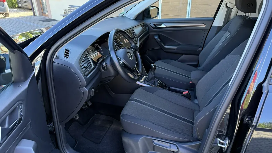 VOLKSWAGEN T-ROC -