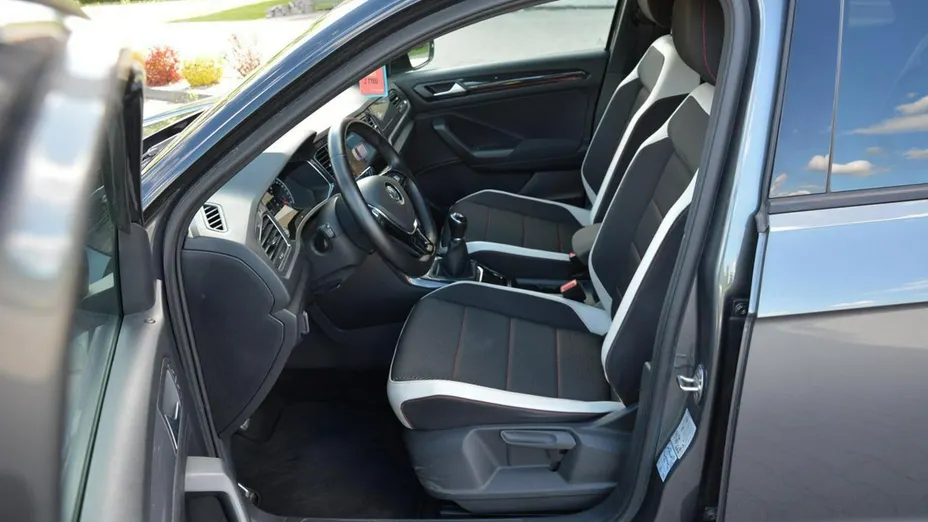 VOLKSWAGEN T-ROC -