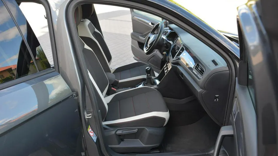 VOLKSWAGEN T-ROC -