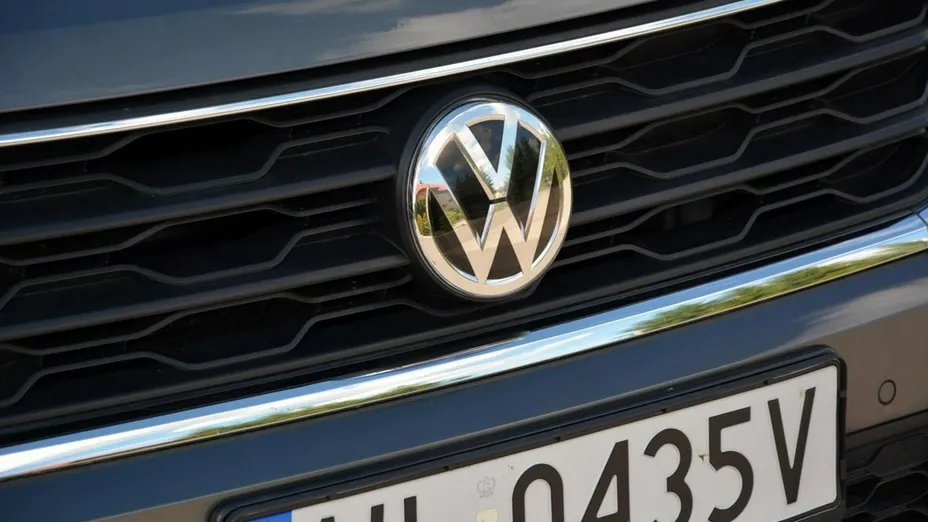 VOLKSWAGEN T-ROC -