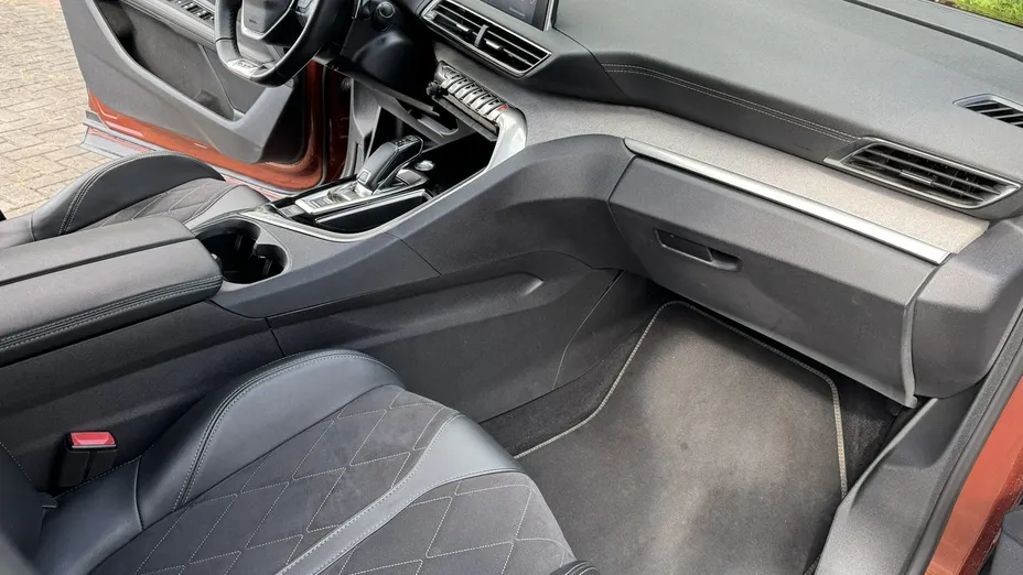 PEUGEOT 3008 -