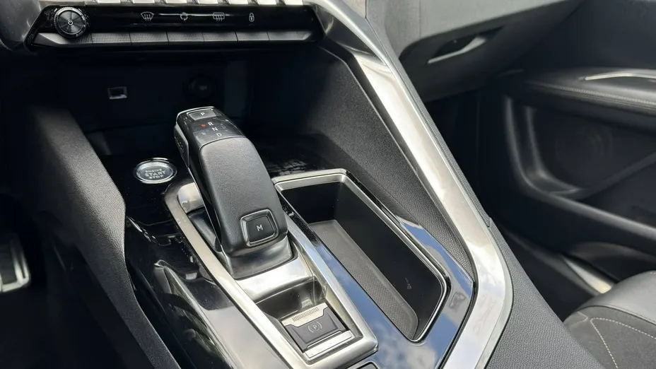 PEUGEOT 3008 -