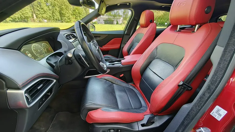 JAGUAR F-Pace -
