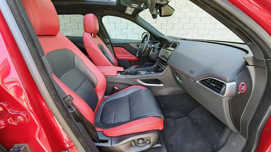 JAGUAR F-Pace -