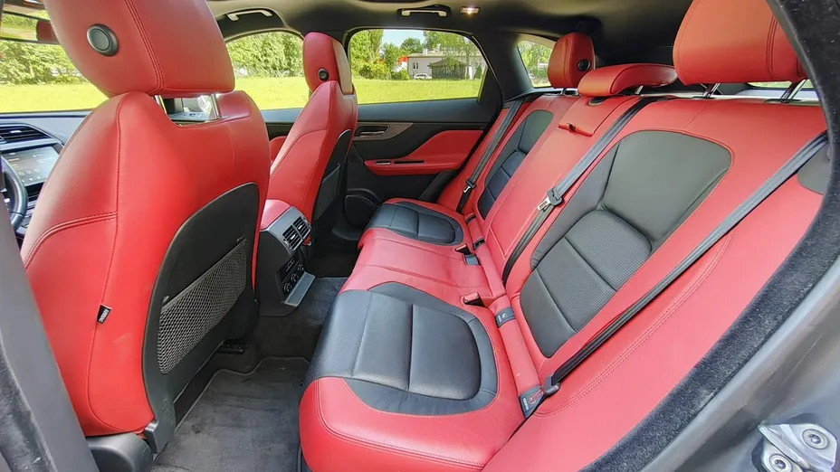 JAGUAR F-Pace -