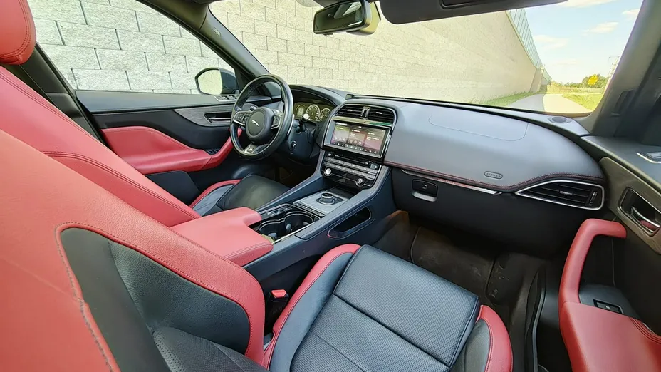 JAGUAR F-Pace -