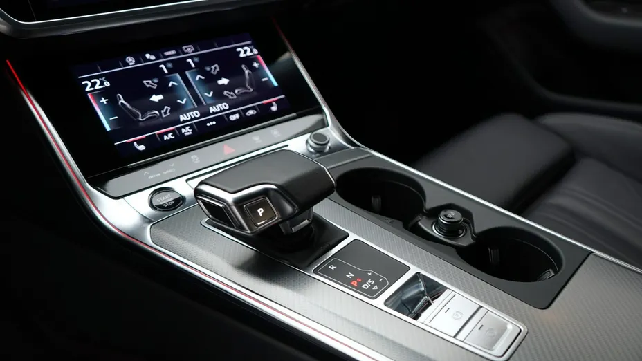 AUDI A6 -