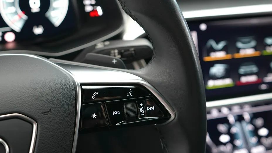 AUDI A6 -