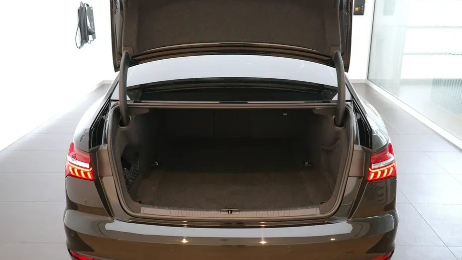 AUDI A6 -