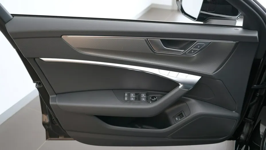 AUDI A6 -