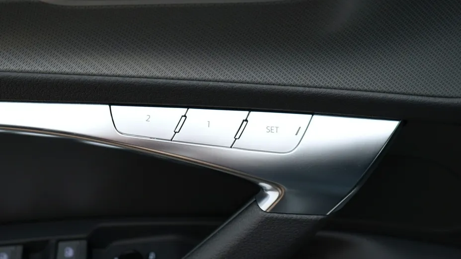 AUDI A6 -