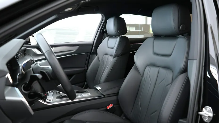 AUDI A6 -