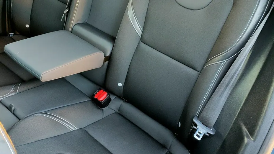 VOLVO V40 -