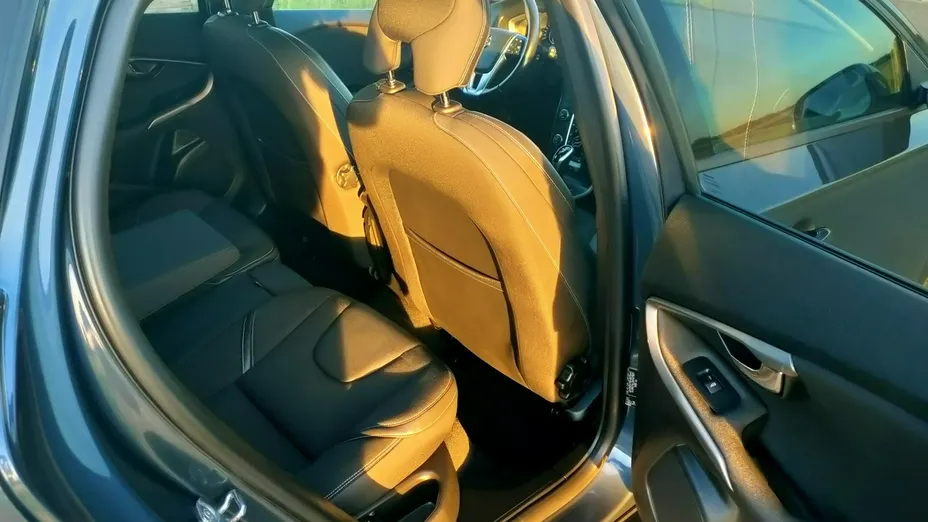 VOLVO V40 -