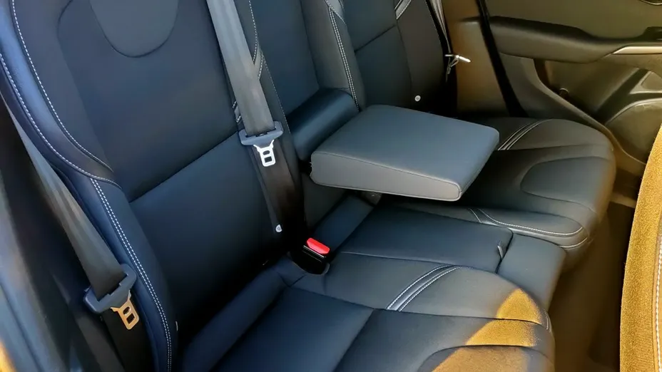 VOLVO V40 -