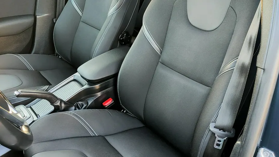 VOLVO V40 -