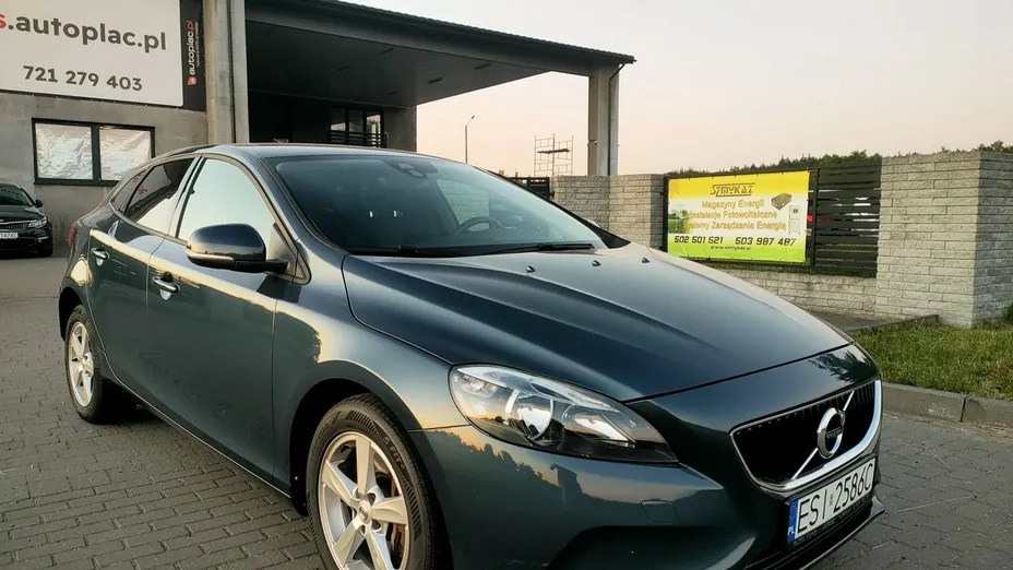 VOLVO V40 -