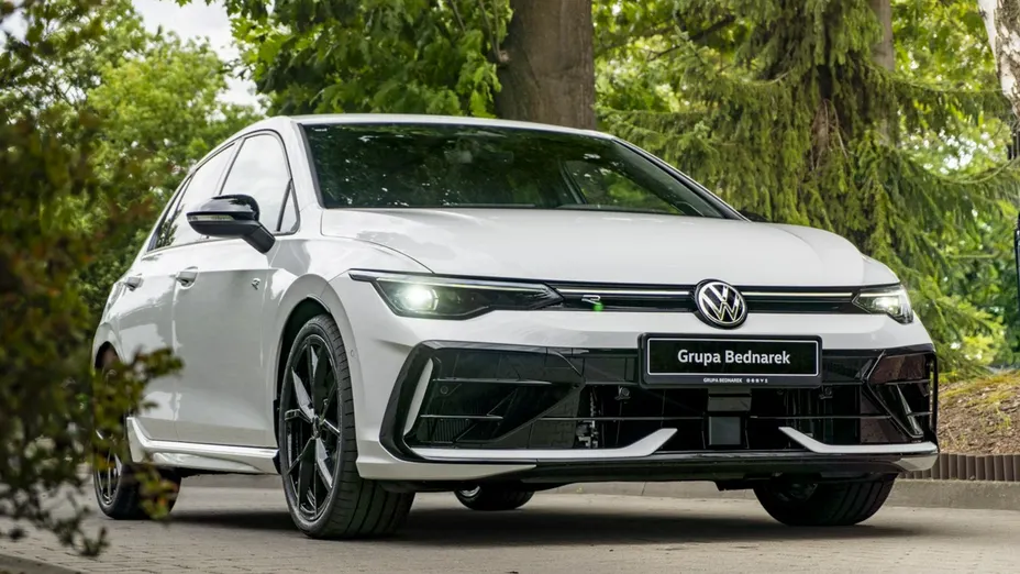 VOLKSWAGEN Golf -