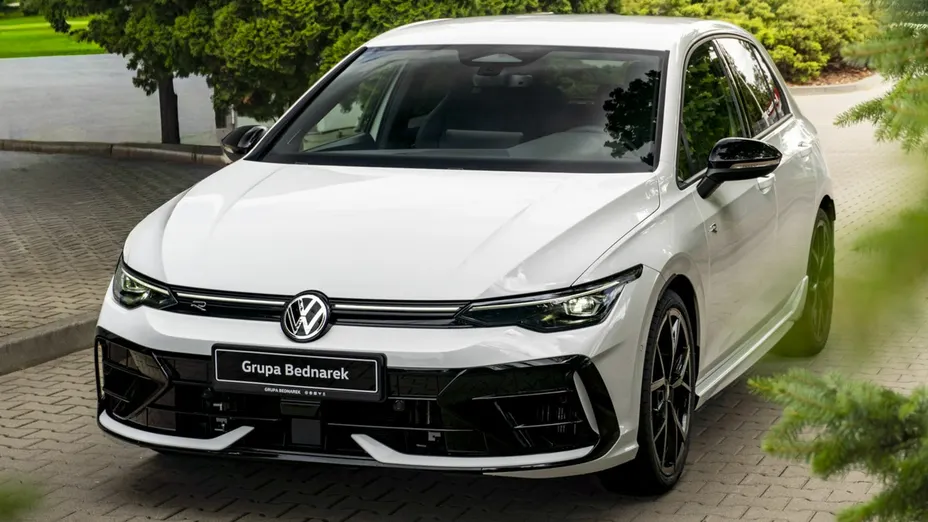 VOLKSWAGEN Golf -