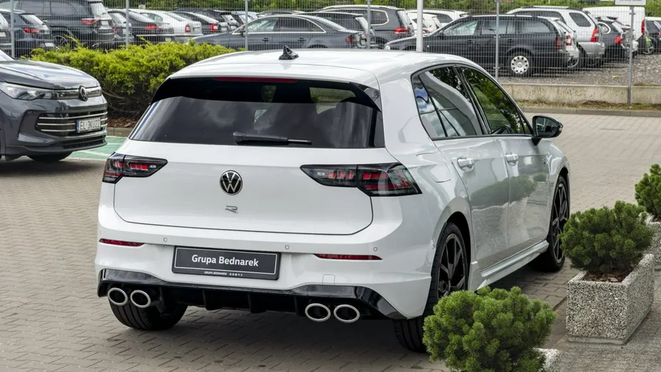 VOLKSWAGEN Golf -