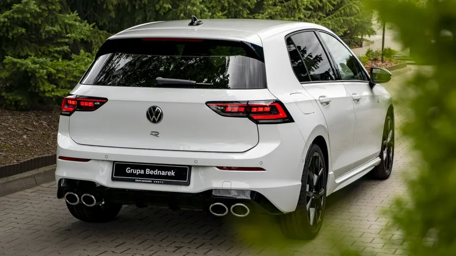 VOLKSWAGEN Golf -
