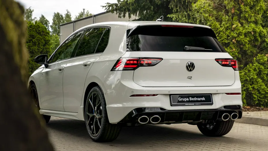 VOLKSWAGEN Golf -