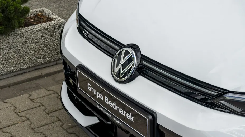 VOLKSWAGEN Golf -