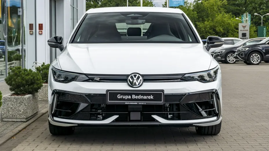 VOLKSWAGEN Golf -