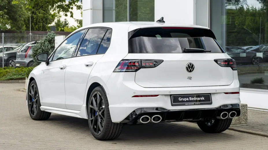 VOLKSWAGEN Golf -