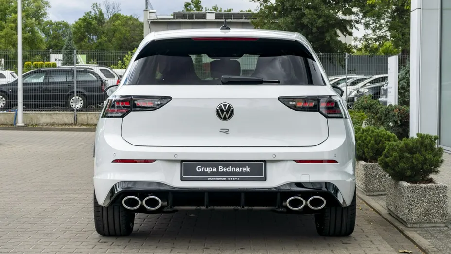 VOLKSWAGEN Golf -
