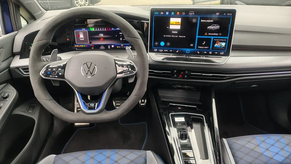 VOLKSWAGEN Golf -