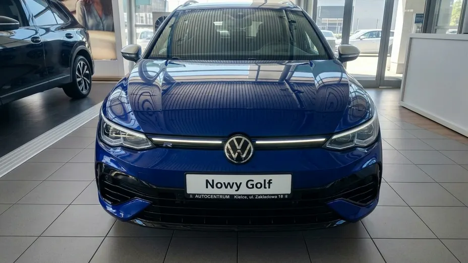VOLKSWAGEN Golf -