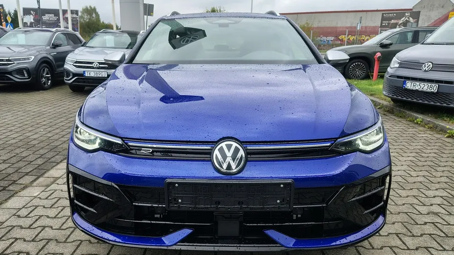 VOLKSWAGEN Golf -